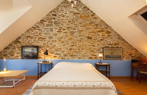 Saint-Coulomb House | Holiday Home Ville Guerin by Interhome
