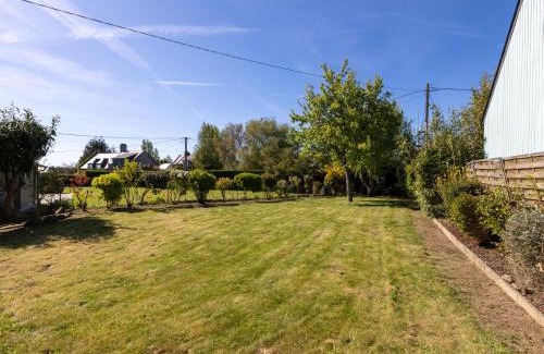 Saint-Coulomb House | Holiday Home Ville Guerin by Interhome