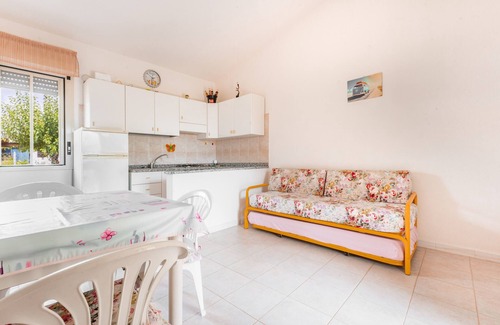 Castiadas House | Holiday Home 'Villetta Fiore Giallo' with Mountain View, Wi-Fi and Air Conditioning