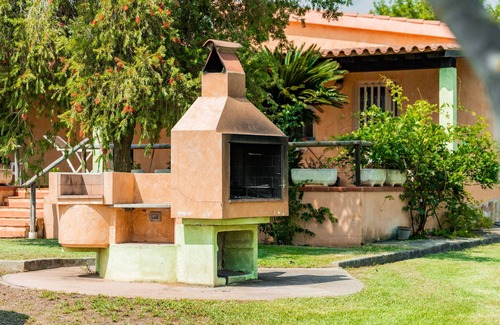 Castiadas House | Holiday Home 'Villetta Fiore Giallo' with Mountain View, Wi-Fi and Air Conditioning