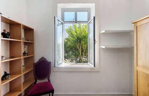 Sangalhos House | Holiday Home 'Vivenda Barros' with Private Garden and Wi-Fi