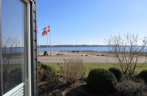 Ronbjerg House | Holiday home with panoramic views of the Limfjord and Legind Mountains.