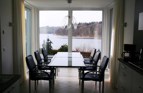 Strenglin House | Holiday home with 160sqm, right on the lake - with sauna