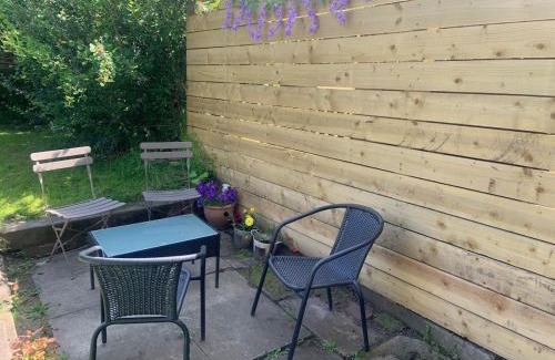 Musselburgh House | Holiday Home with free parking & 4min to Edinburgh Warverly