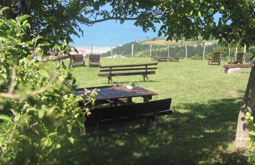 Deba House | Holiday Home with Mountain Views, Private Garden and Wi-Fi