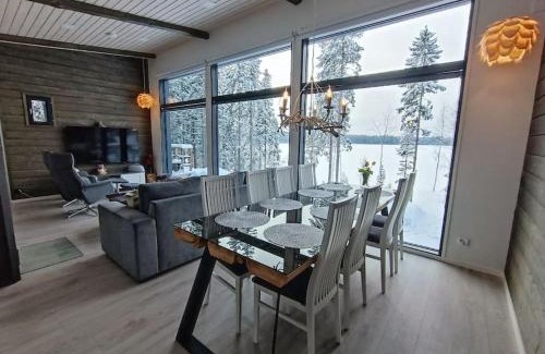 Uurainen Villa | Holiday home with outdoor Jacuzzi and Sauna