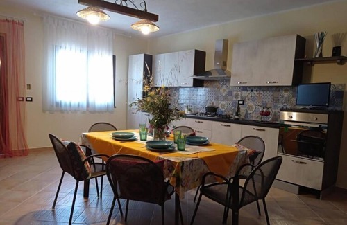 Gaggi House | Holiday Home with Pool near Mt Etna
