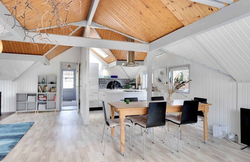Jægerspris House | Holiday home with wood-burning stove and pavilion