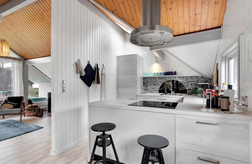 Jægerspris House | Holiday home with wood-burning stove and pavilion