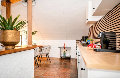 Xanten House | Holiday Home 'Zum Wohlfühlen In Xanten' with Private Garden, Balcony and Wi-Fi