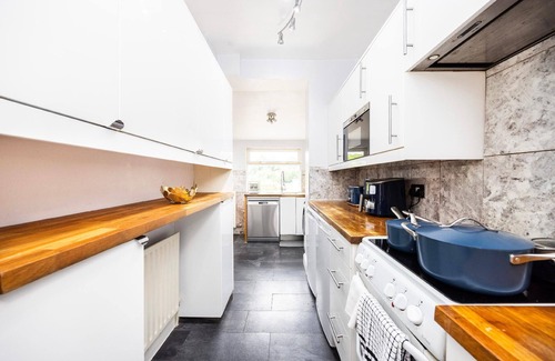 Caterham House | Holiday house Caterham for 2 - 8 persons with 4 bedrooms - Holiday home