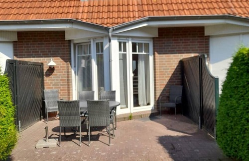 Dornumergrode House | Holiday house Dornumergrode for 2 - 5 persons with 3 bedrooms - Row house