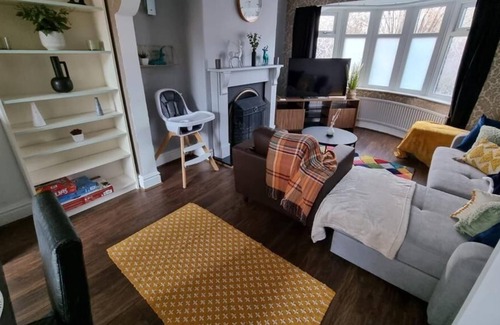 Droylsden House | Holiday house Droylsden for 1 - 6 persons with 3 bedrooms - Twin house