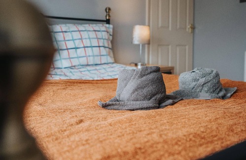 Droylsden House | Holiday house Droylsden for 1 - 6 persons with 3 bedrooms - Twin house
