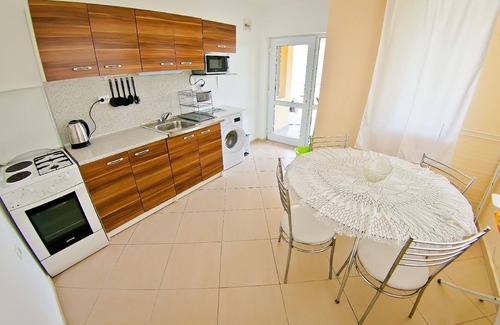 Primorski House | Holiday house Golden Sands for 1 - 5 persons with 2 bedrooms - Twin house