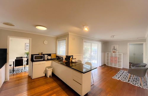 Boronia House | Holiday House In between Mt Dandenong and Westfield Knox - Home away from homen