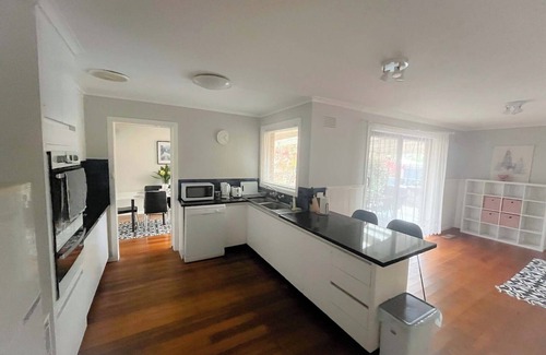 Boronia House | Holiday House In between Mt Dandenong and Westfield Knox - Home away from homen