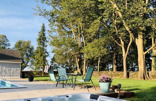 Midway House | HOLIDAY HOUSE - Kentucky Bluegrass Home on Champion Thoroughbred Farm