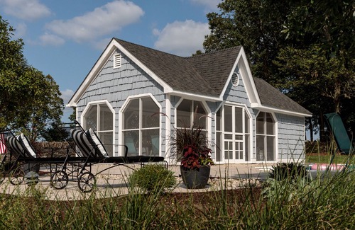 Midway House | HOLIDAY HOUSE - Kentucky Bluegrass Home on Champion Thoroughbred Farm