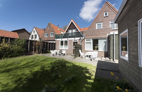 Egmond aan Zee House | Holiday house with 3 bedrooms for 6 people with garden and 500 meters from the beach.