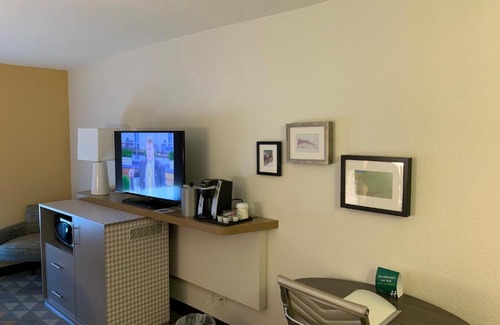 Mid City South Hotel | Holiday Inn Baton Rouge-South by IHG