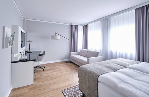 Schoenefeld Hotel | Holiday Inn Berlin Airport - Conference Centre by IHG