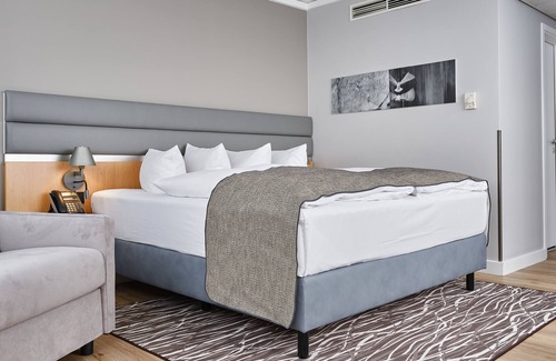 Schoenefeld Hotel | Holiday Inn Berlin Airport - Conference Centre by IHG