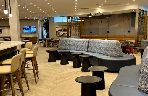 Burlington Hotel | Holiday Inn Burlington Conference Centre by IHG