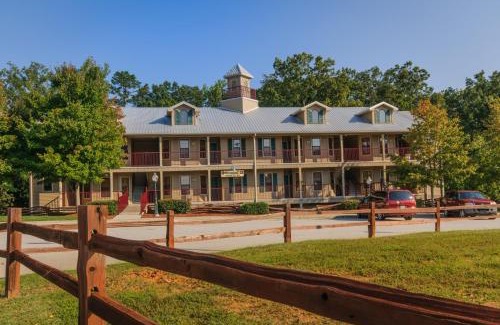 Clarkesville Hotel | Holiday Inn Club Vacations Apple Mountain Resort at Clarkesville