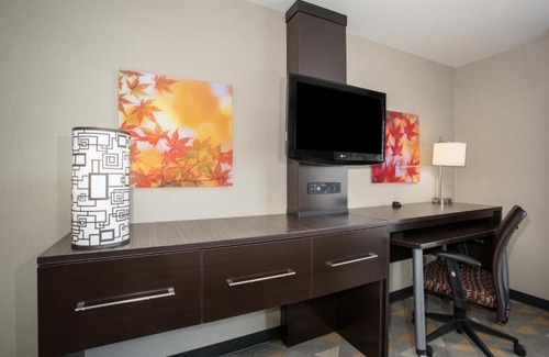Southeast Colorado Springs Hotel | Holiday Inn Colorado Springs - Airport by IHG