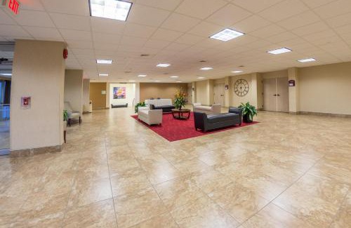 Greater South Side Hotel | Holiday Inn Des Moines-Airport Conf Center by IHG