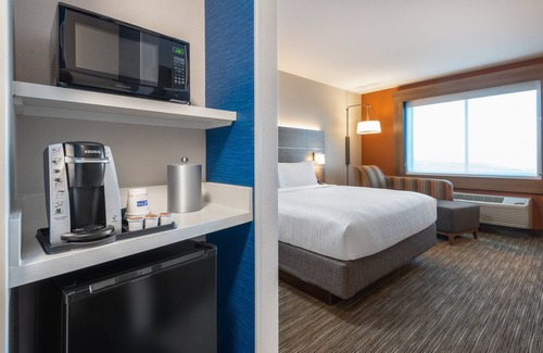 Cheyenne Meadows Hotel | Holiday Inn Express & Suites Colorado Springs South I-25 by IHG