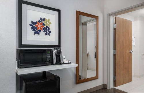 Cheyenne Meadows Hotel | Holiday Inn Express & Suites Colorado Springs South I-25 by IHG