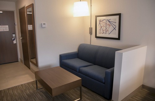 Northwest Colorado Springs Hotel | Holiday Inn Express & Suites Colorado Springs North by IHG