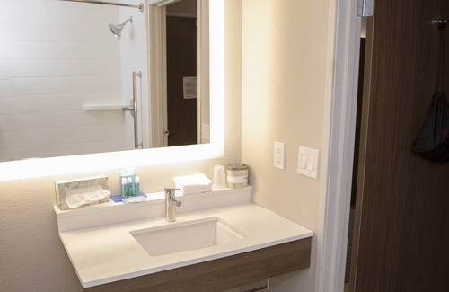 Northwest Colorado Springs Hotel | Holiday Inn Express & Suites Colorado Springs North by IHG
