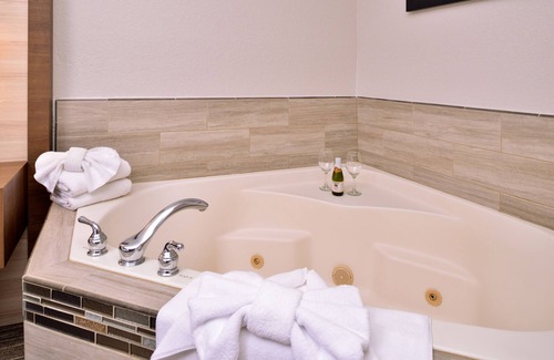 McKinleyville Hotel | Holiday Inn Express Arcata/Eureka - Airport Area by IHG