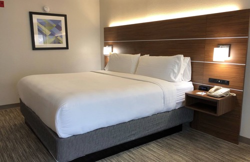Stone Mountain Hotel | Holiday Inn Express Atlanta-Stone Mountain by IHG