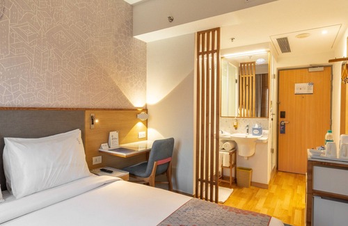 Prahlad Nagar Hotel | Holiday Inn Express Ahmdabad Prahlad Nagar by IHG