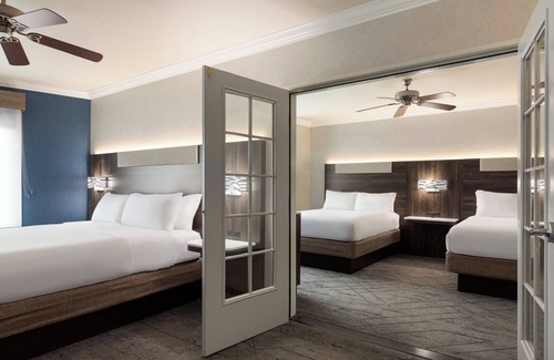 Bakersfield Hotel | Holiday Inn Express and Suites Bakersfield Central by IHG