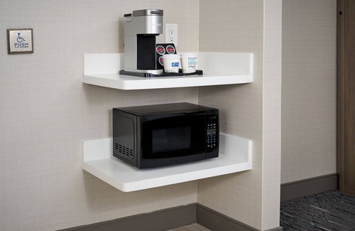 Rosemount Hotel | Holiday Inn Express and Suites Kitchener Southeast by IHG