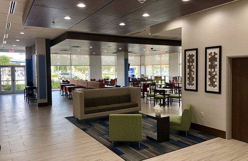 Westchase Hotel | Holiday Inn Express and Suites Houston Westchase - Westheimer by IHG