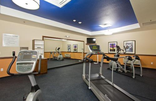 Montbello Hotel | Holiday Inn Express and Suites Denver East Peoria Street by IHG