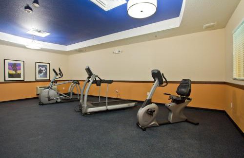 Montbello Hotel | Holiday Inn Express and Suites Denver East Peoria Street by IHG