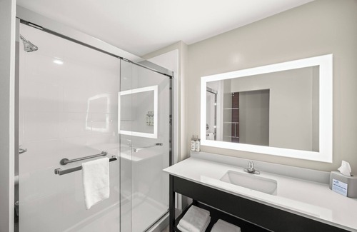 Woodfin Hotel | Holiday Inn Express Asheville Woodfin by IHG
