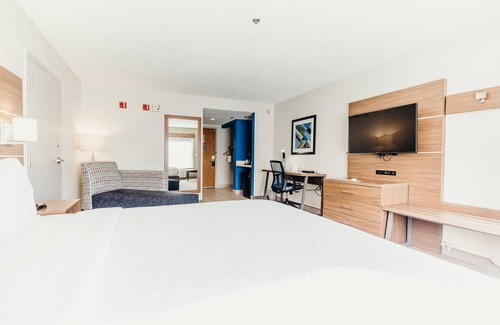 Atlanta Hotel | Holiday Inn Express Atlanta NE I-85 Clairmont by IHG