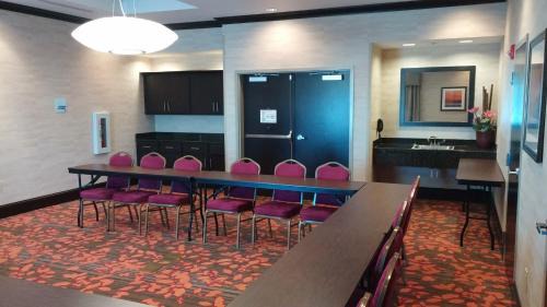 Augusta Hotel | Holiday Inn Express Augusta North by IHG