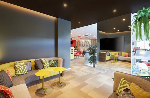 Spring Hill Hotel | Holiday Inn Express Brisbane Central by IHG