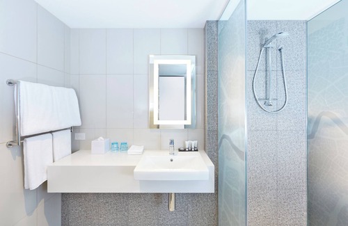 Spring Hill Hotel | Holiday Inn Express Brisbane Central by IHG