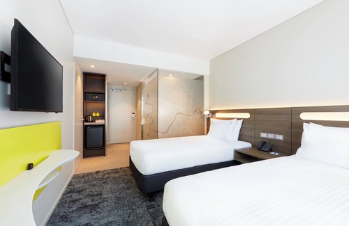 Spring Hill Hotel | Holiday Inn Express Brisbane Central by IHG