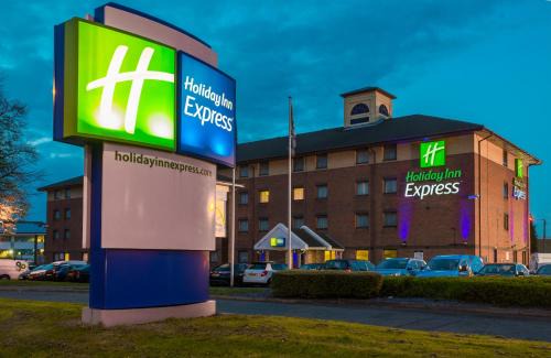 Oldbury Hotel | Holiday Inn Express Birmingham Oldbury by IHG